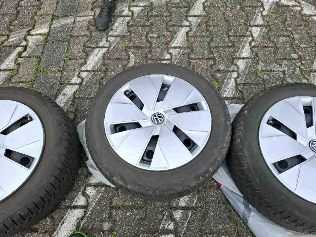 Volkswagen ID.3 — Tampão da roda dianteira esquerda