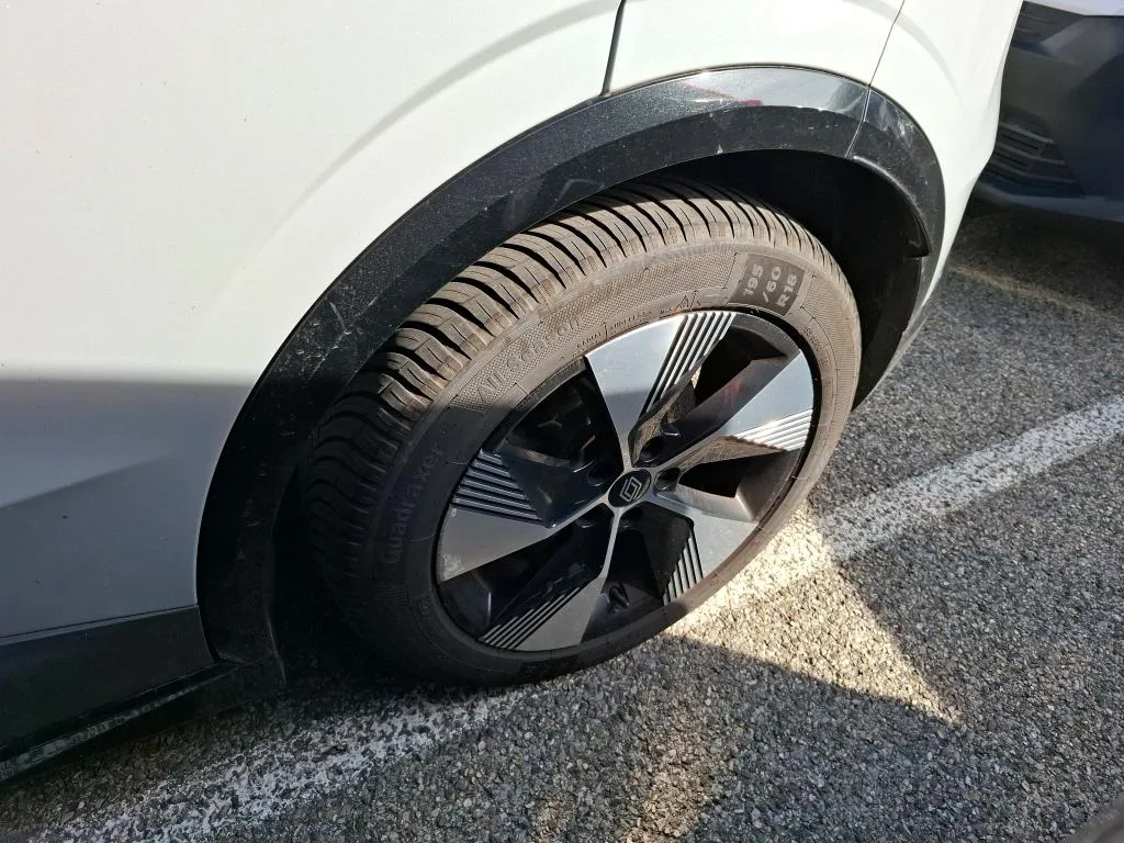 Renault Megane E-Tech — Jante traseira esquerda