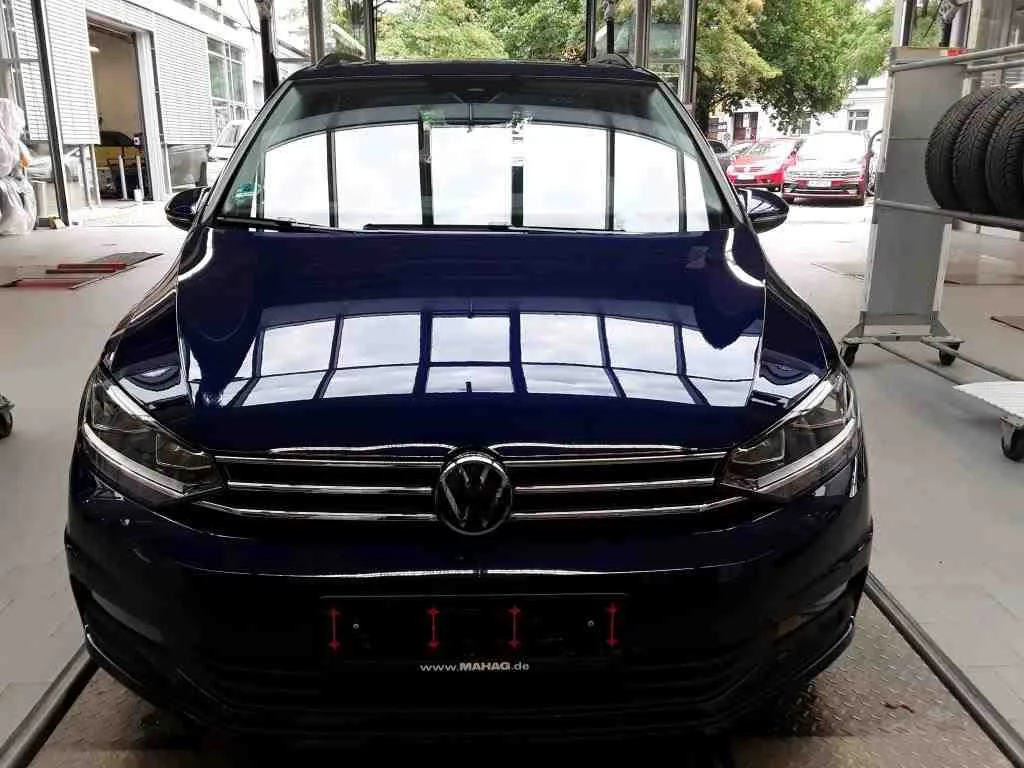 Volkswagen Touran — Frente