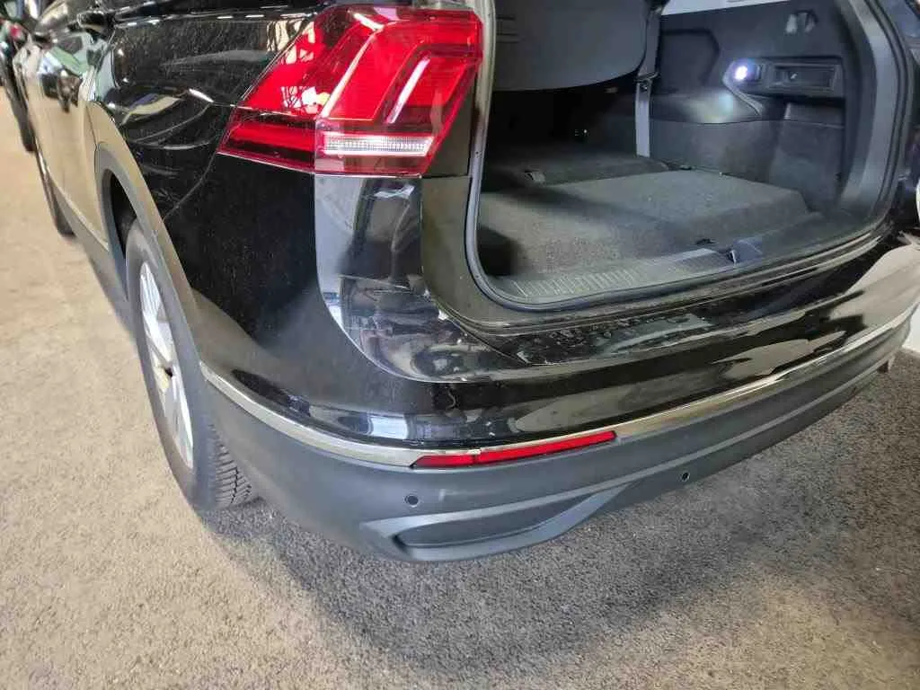 Volkswagen Tiguan — Moldura do para-choques traseiro esquerdo