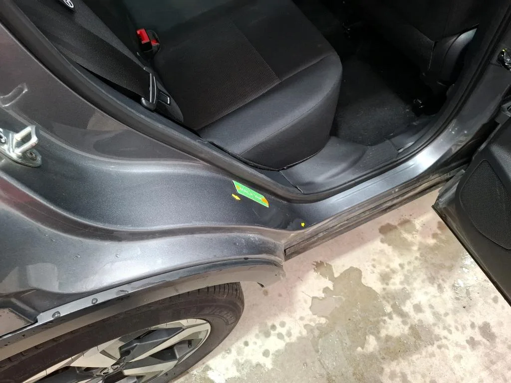 Nissan Qashqai — Soleira interior traseira direita