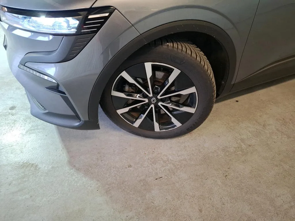 Renault Megane E-Tech — Jante de liga leve dianteira esquerda bicolor/policromia