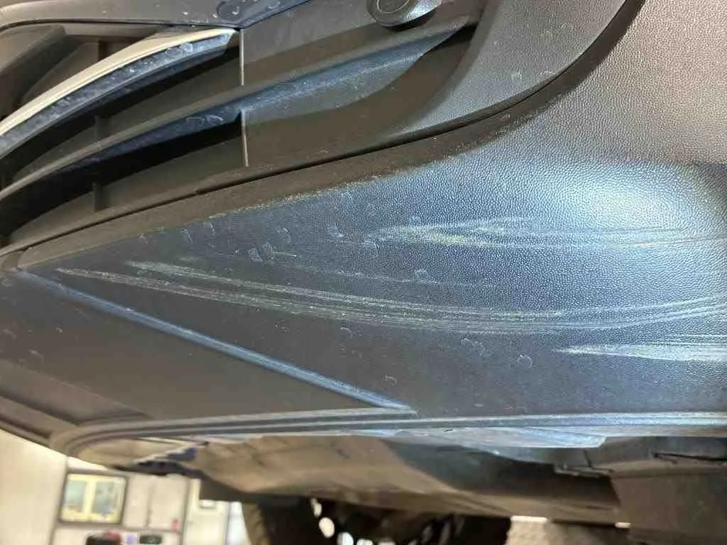 Volkswagen Tiguan — Spoiler dianteiro