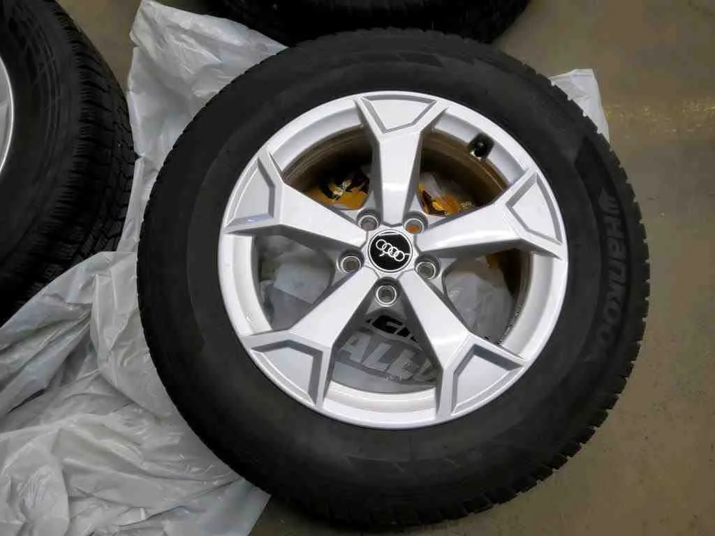 Audi Q3 — Pneus suplementares