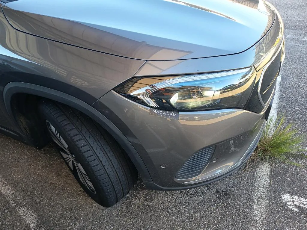 Mercedes-Benz EQA — Para-choques dianteiro