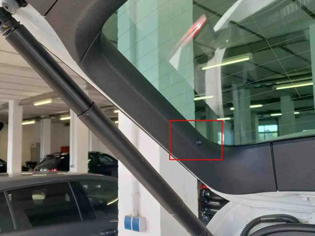 Volkswagen Tiguan — Guarnição da tampa traseira
