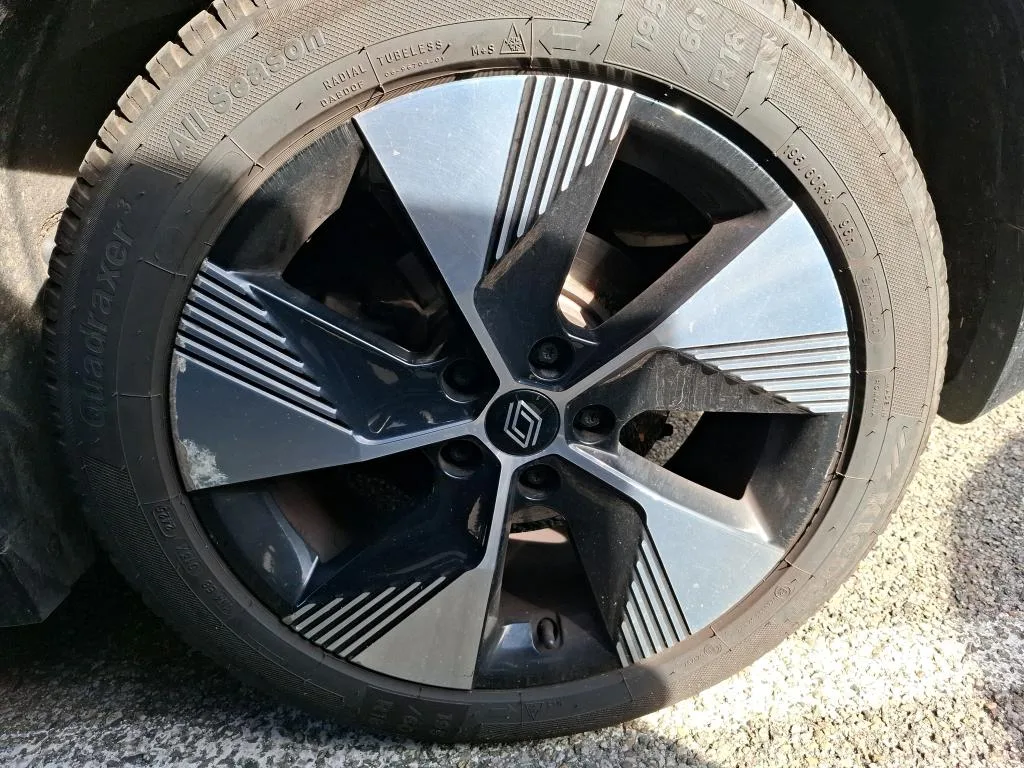 Renault Megane E-Tech — Jante traseira esquerda