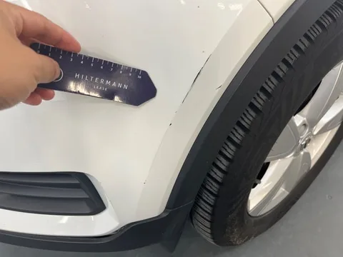 Volvo XC40 — Frente