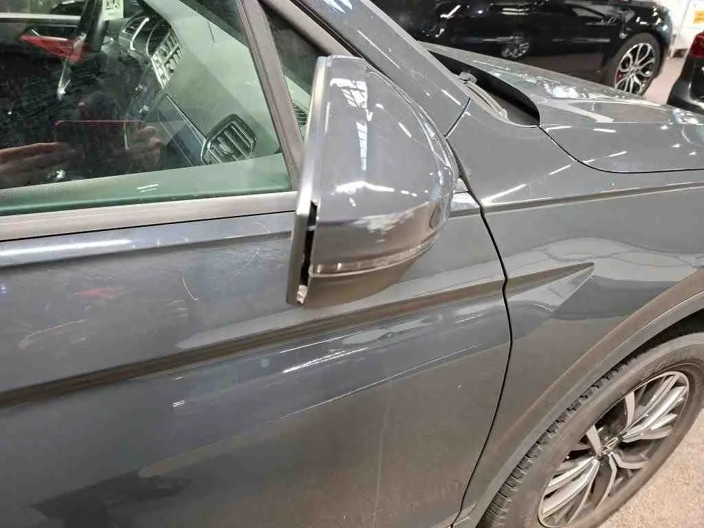 Volkswagen Tiguan — Repetidor do retrovisor direito