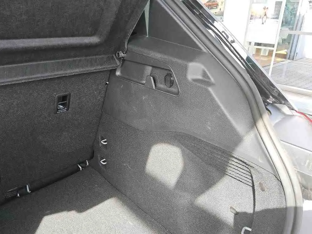 Volkswagen ID.3 — Revestimento interior do porta-bagagens, lado direito