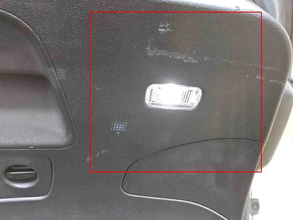 Audi A4 — Guarnição da tampa traseira