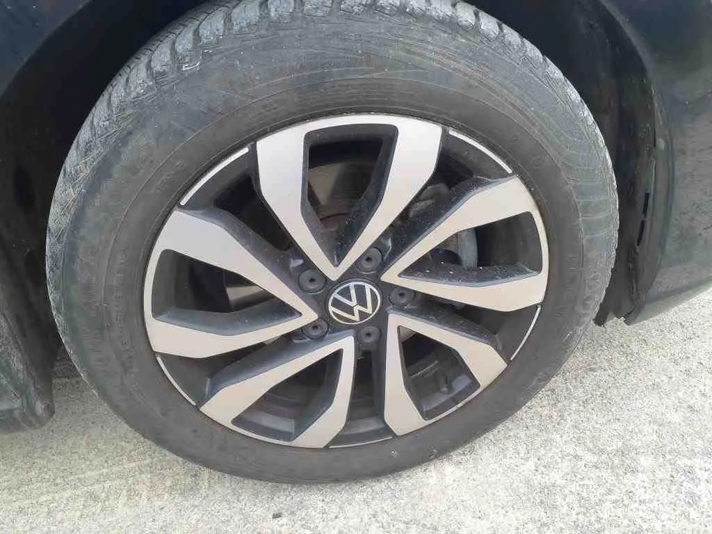 Volkswagen Golf — Jante de liga leve dianteira direita