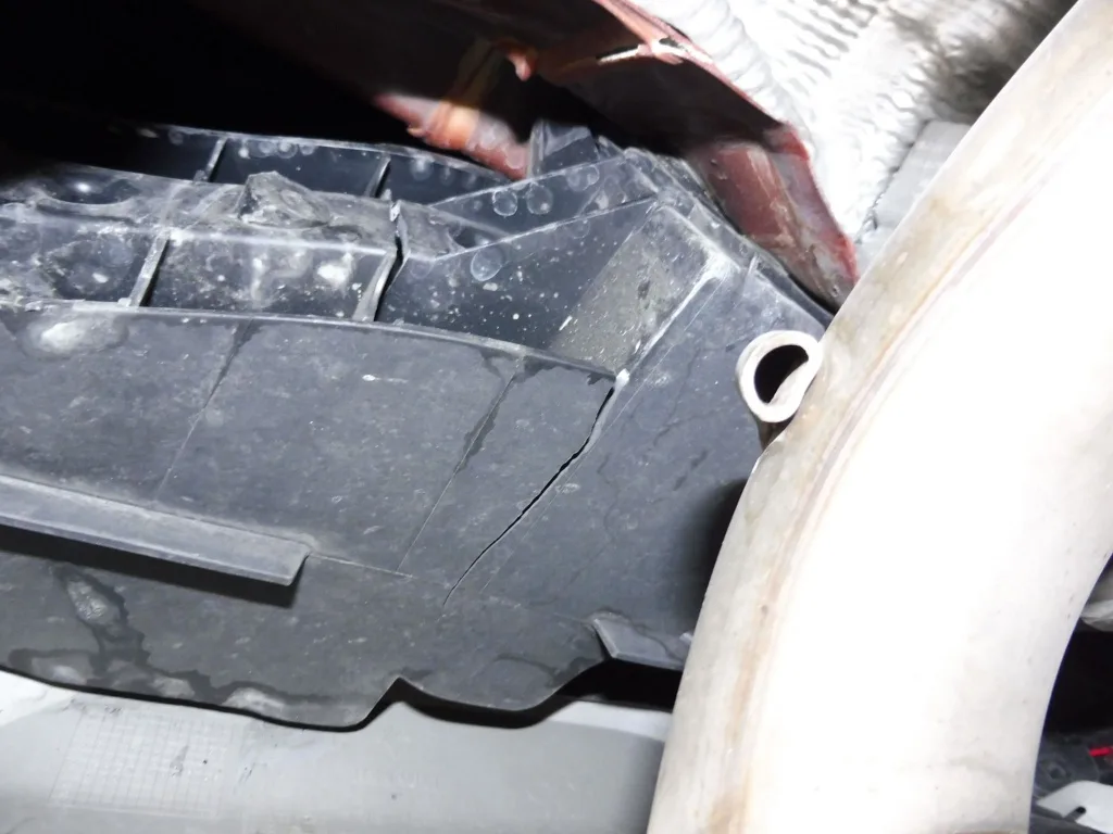 Renault Captur — Proteção inferior de plástico