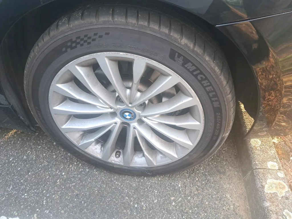 BMW 5 Series — Jante de liga leve traseira esquerda