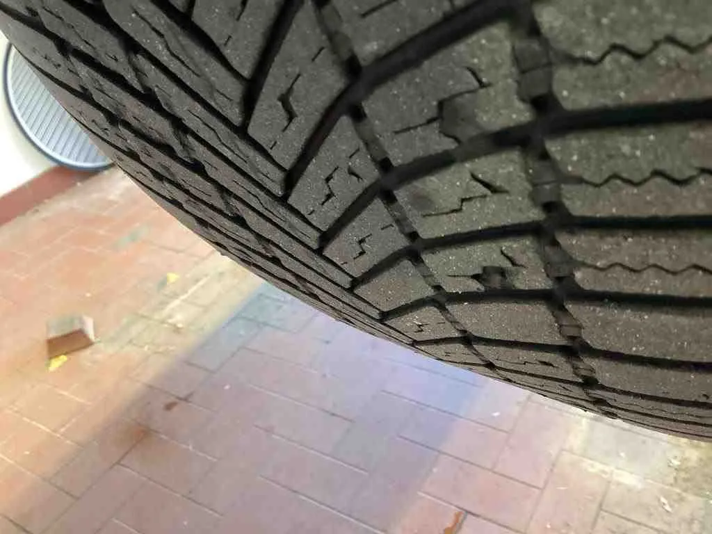 Cupra Formentor — Pneu dianteiro esquerdo