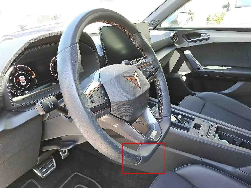 Cupra Leon — Volante