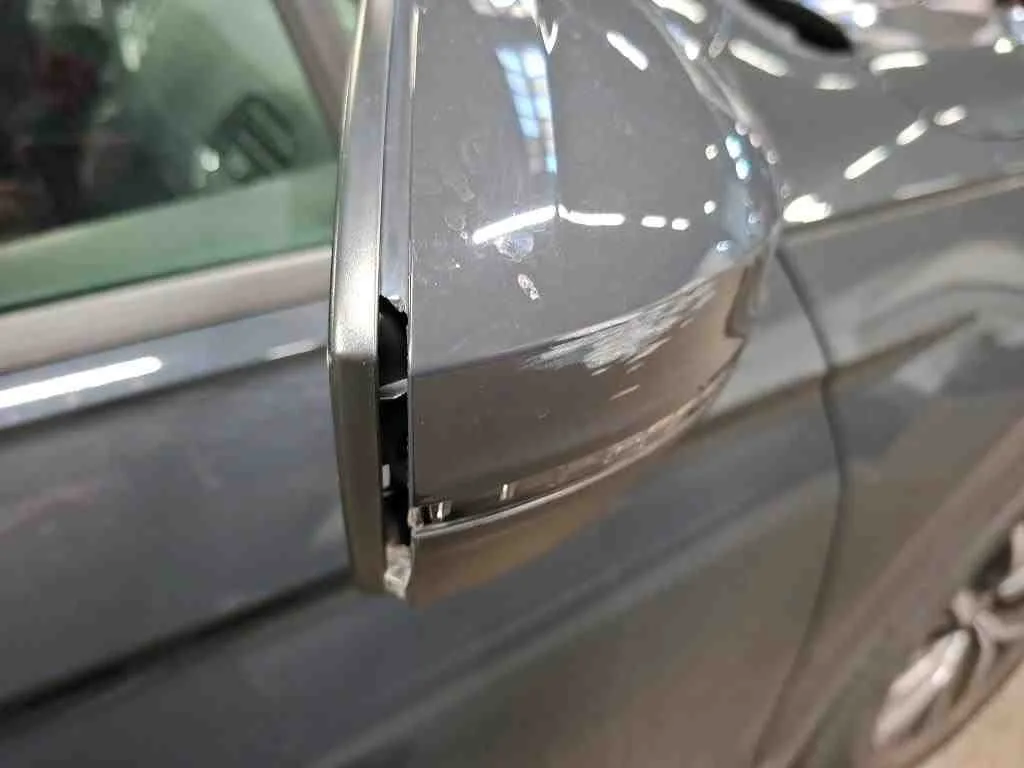 Volkswagen Tiguan — Caixa do retrovisor exterior direito