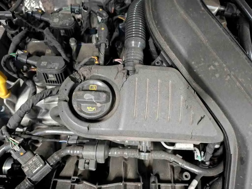Volkswagen Tiguan — Isolamento do capô
