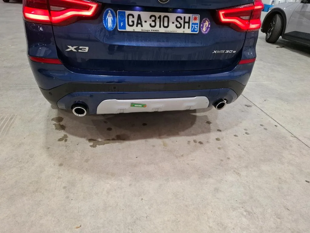 BMW X3 — Saia traseira