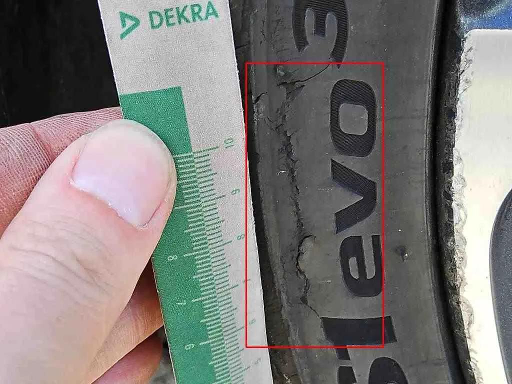 Cupra Leon — Pneu dianteiro direito
