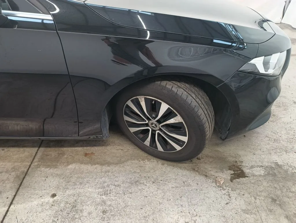 Mercedes-Benz A — Guarda-lamas dianteiro direito
