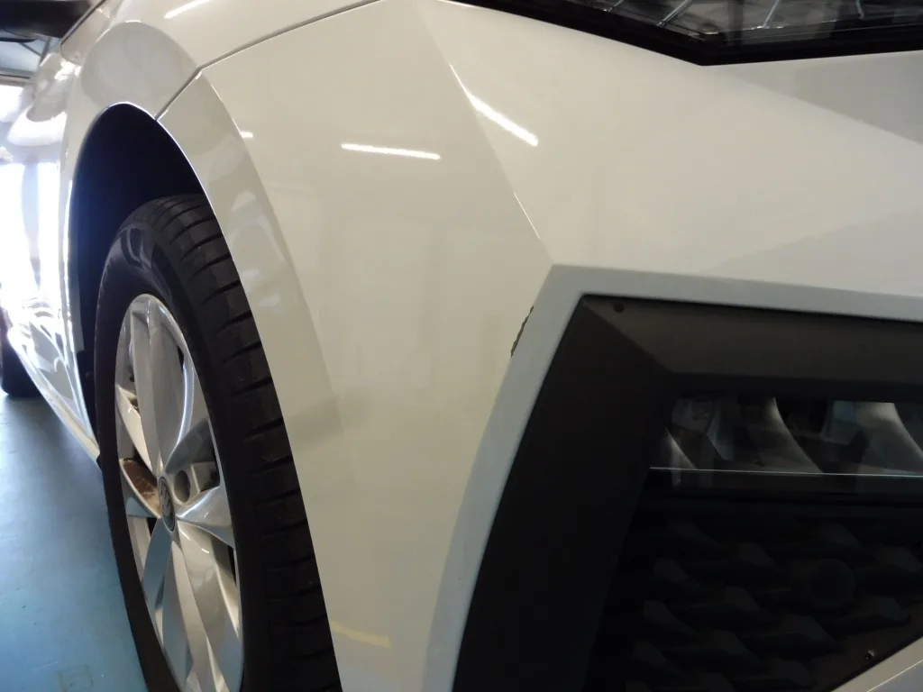 Skoda Scala — Para-choques dianteiro, canto