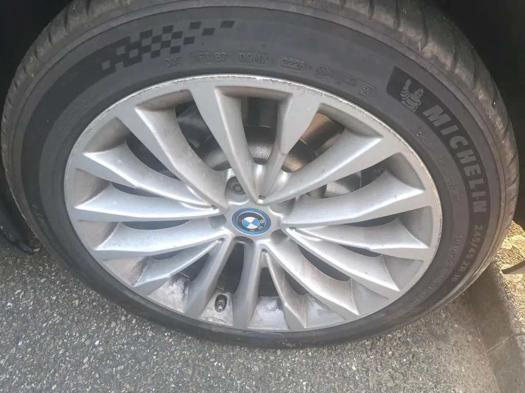 BMW 5 Series — Jante de liga leve traseira esquerda