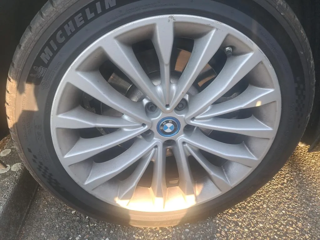 BMW 5 Series — Jante de liga leve traseira direita