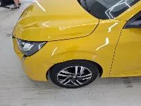 Peugeot 208 — Guarda-lamas dianteiro esquerdo