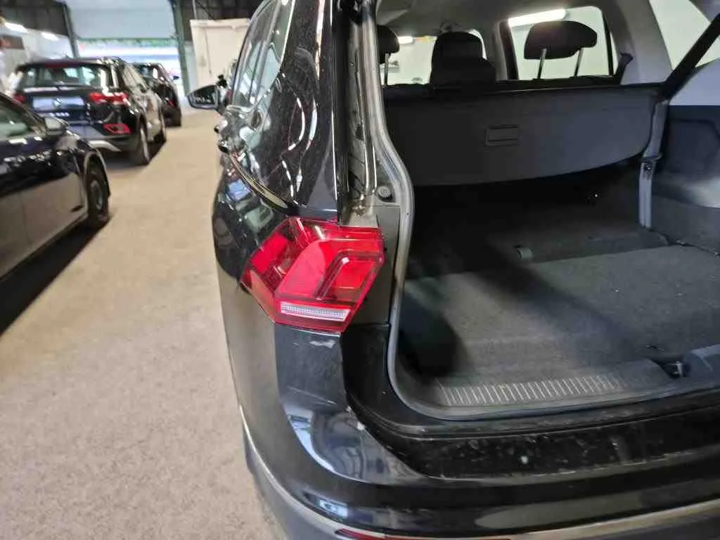 Volkswagen Tiguan — Farolim traseiro esquerdo