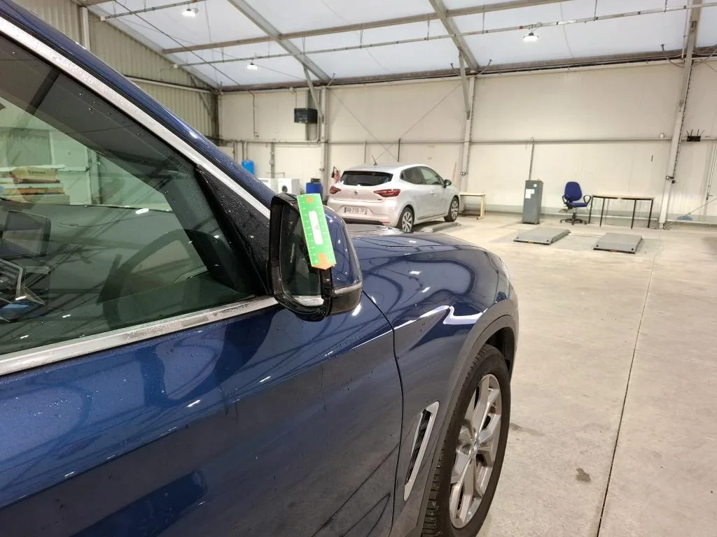BMW X3 — Base do retrovisor exterior direito