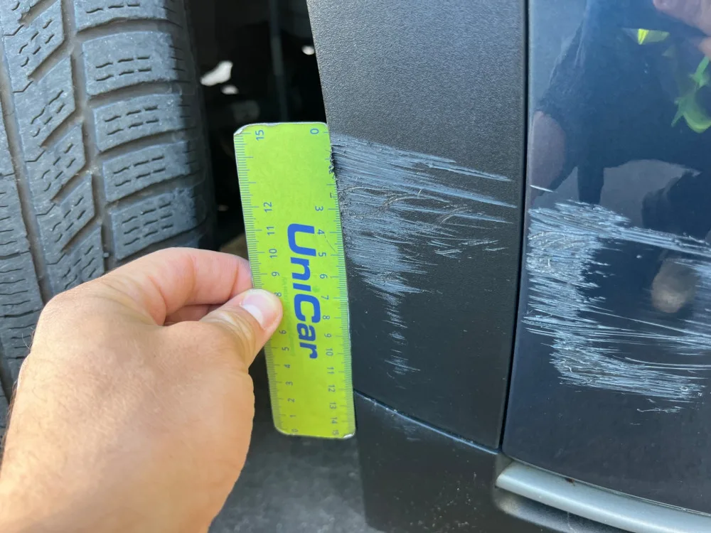 Hyundai Tucson — Moldura do guarda-lamas dianteiro direito
