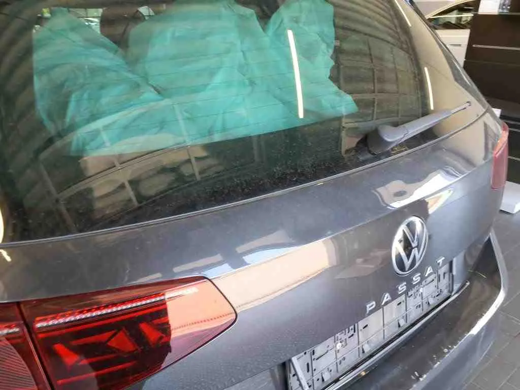 Volkswagen Passat — Tampa da mala