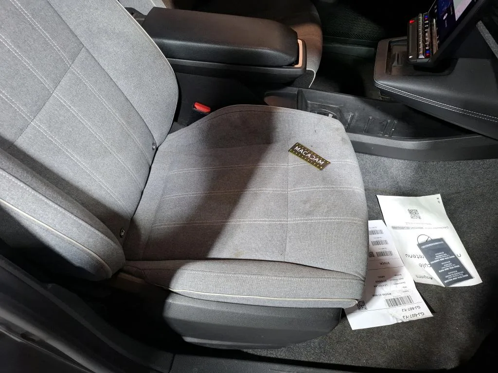 Renault Megane E-Tech — Revestimento do assento dianteiro direito