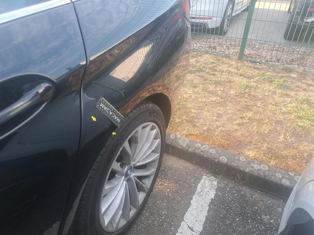BMW 5 Series — Guarda-lamas traseiro esquerdo