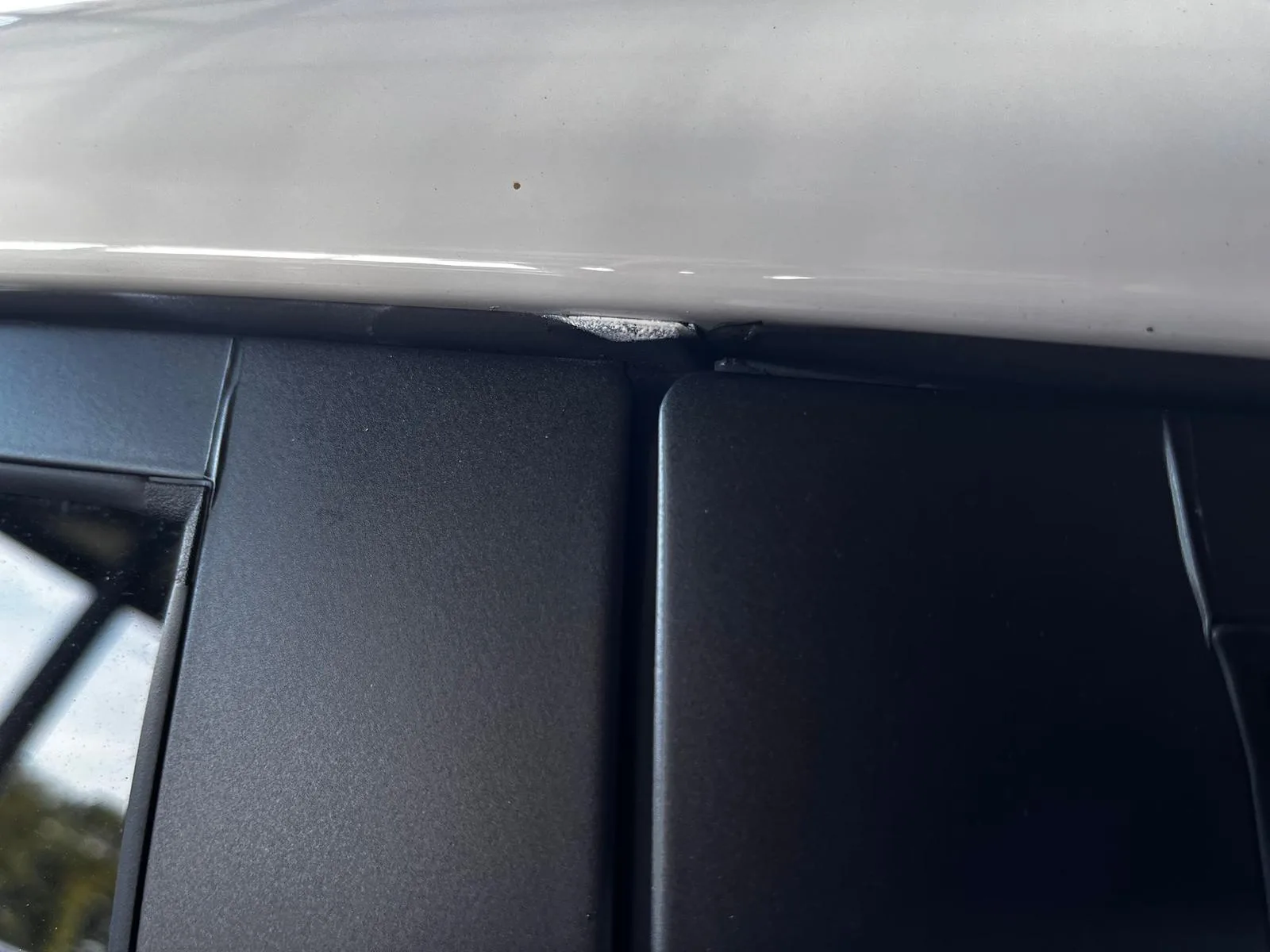 Hyundai i20 — Teto, junto à calha