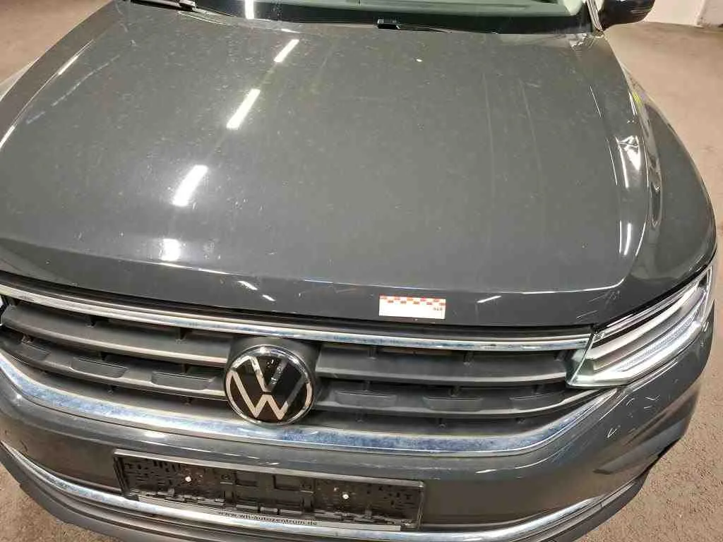 Volkswagen Tiguan — Capô