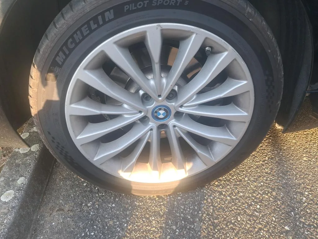 BMW 5 Series — Jante de liga leve traseira direita
