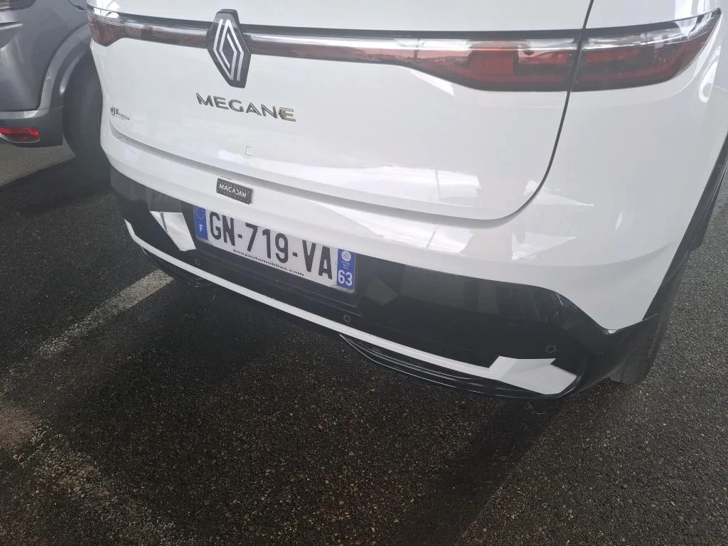 Renault Megane E-Tech — Para-choques traseiro