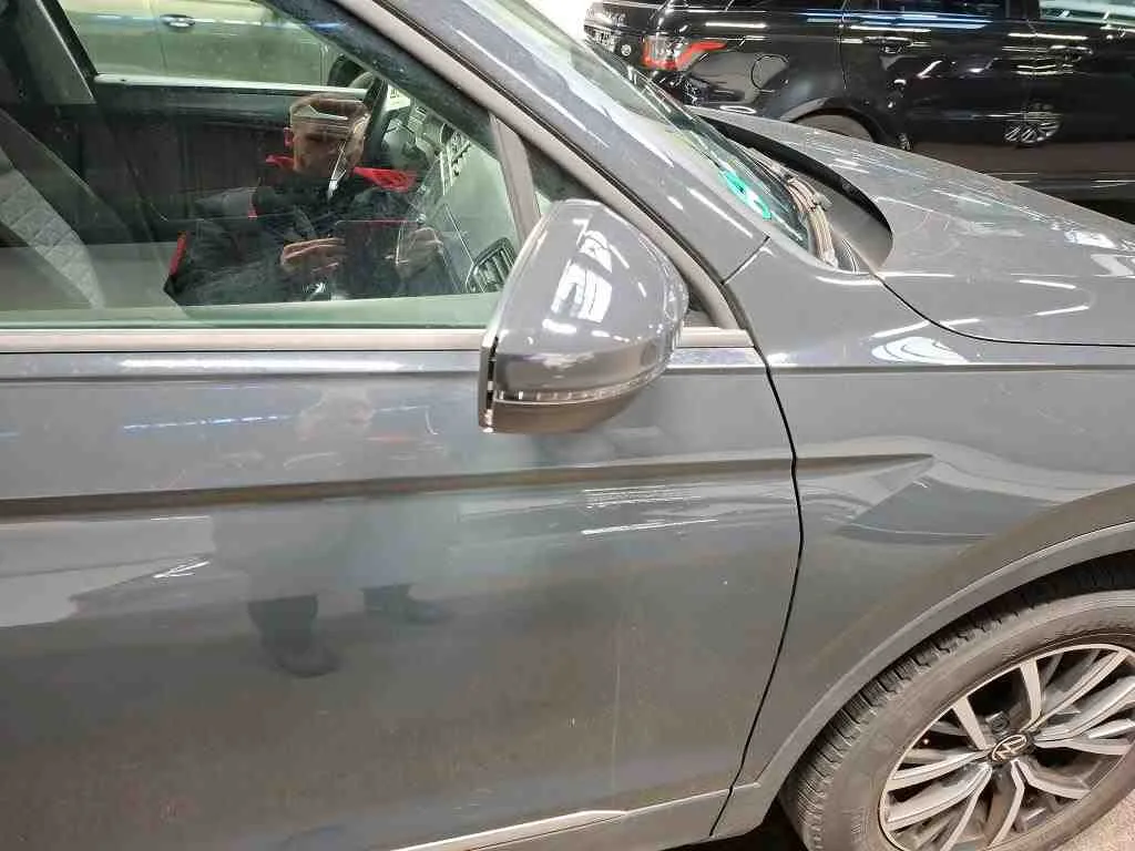 Volkswagen Tiguan — Caixa do retrovisor exterior direito