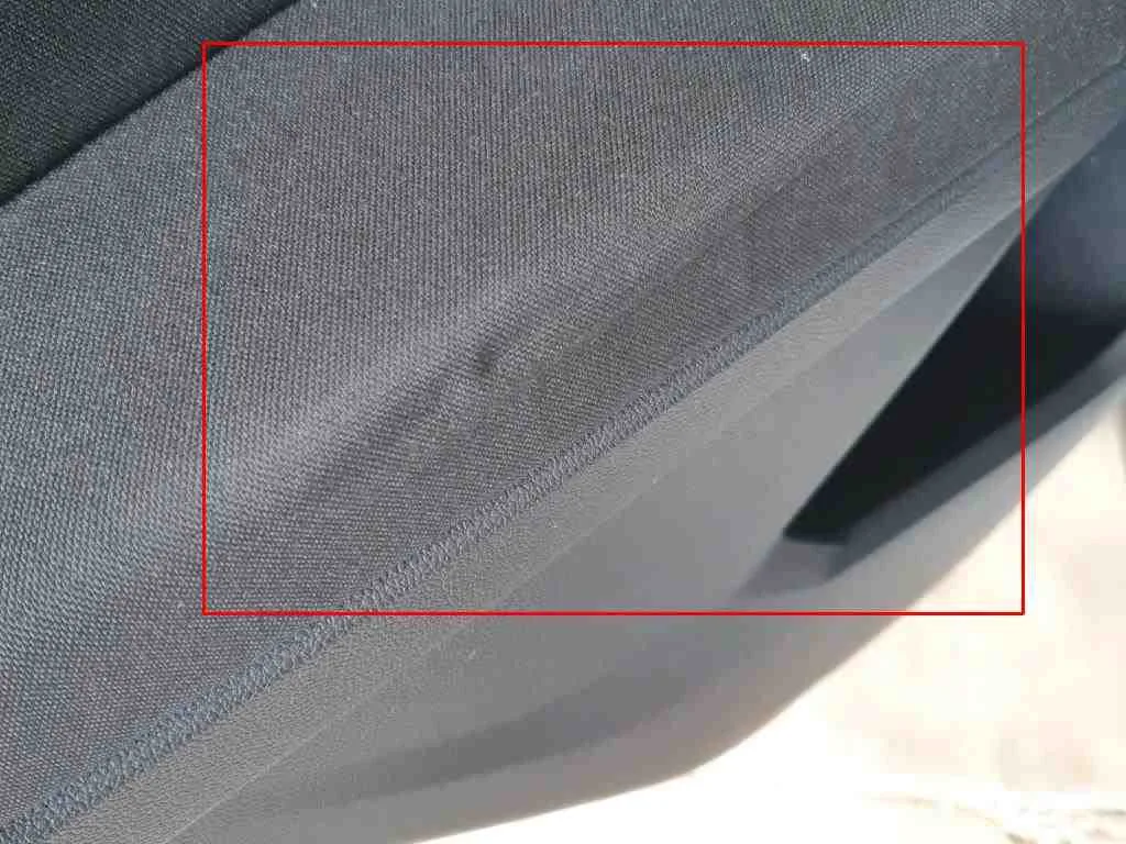 Volkswagen Tiguan — Guarnição da porta traseira esquerda