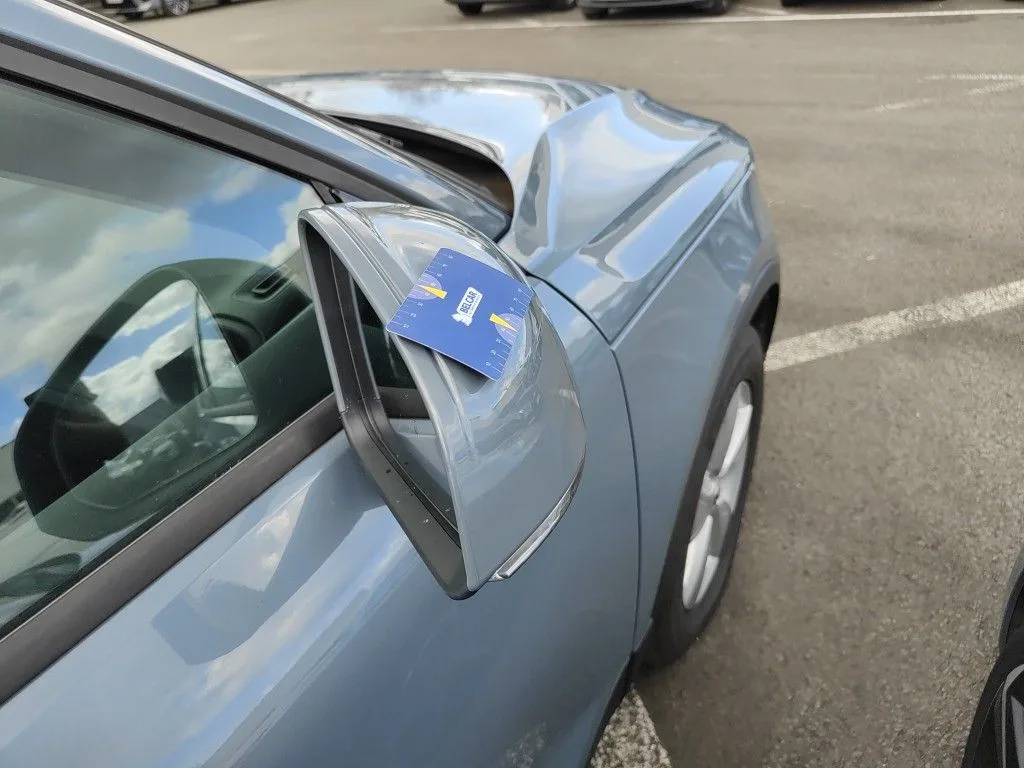 Volvo XC40 — Retrovisor lateral direito