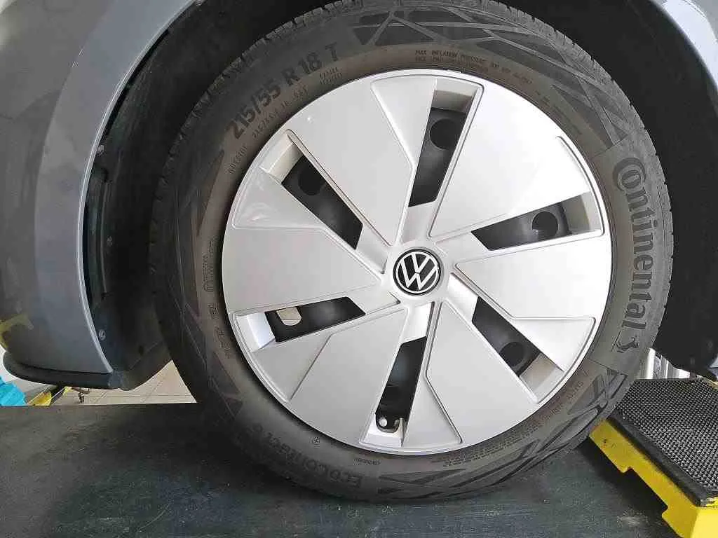 Volkswagen ID.3 — Tampa da roda dianteira esquerda