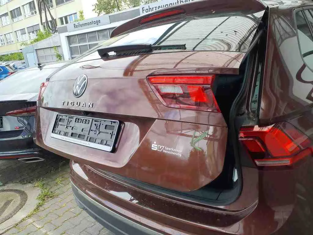 Volkswagen Tiguan — Mala / tampa traseira