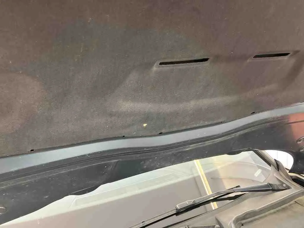 Audi A4 — Isolamento sob o capot