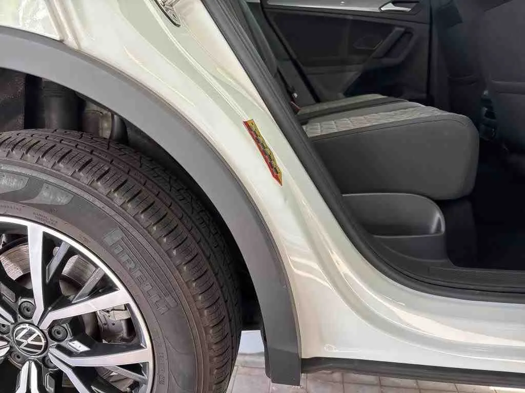 Volkswagen Tiguan — Espique C direito