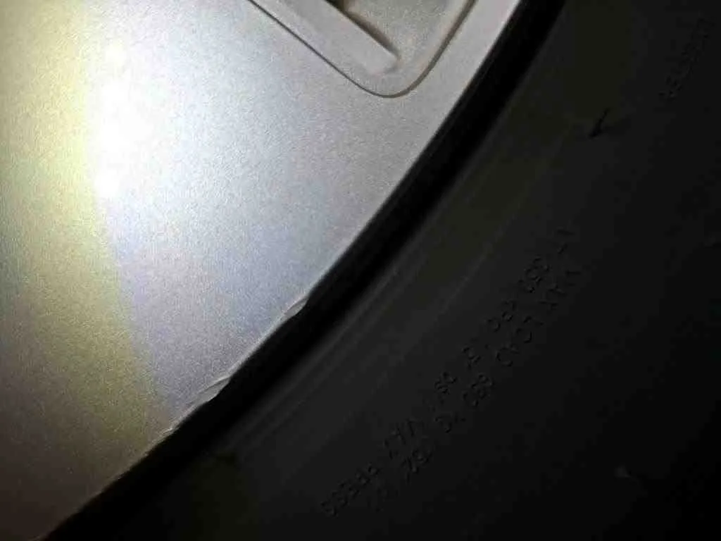 Volkswagen ID.3 — Tampão da roda dianteira direita