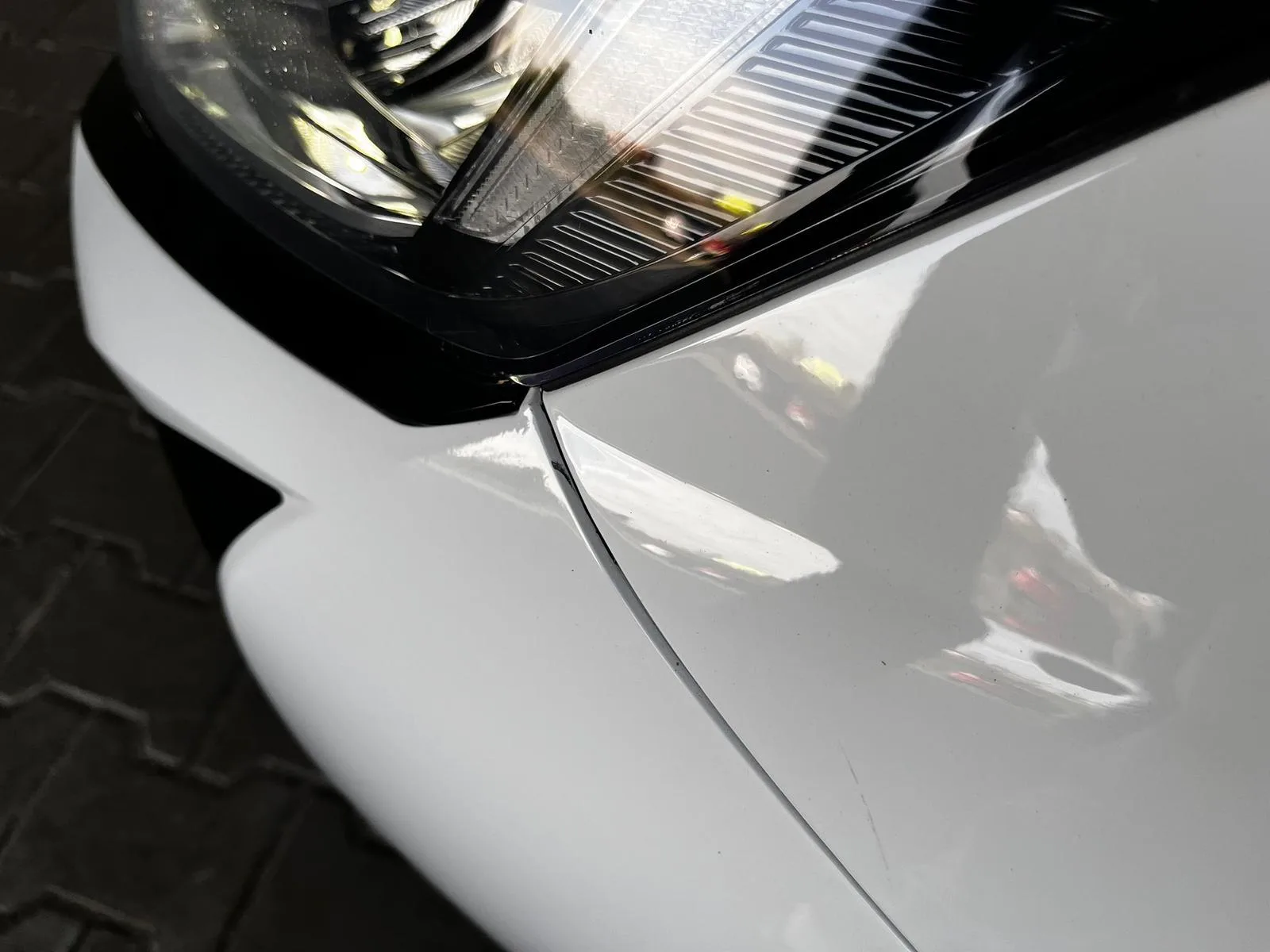Hyundai i20 — Frente, junto ao farol