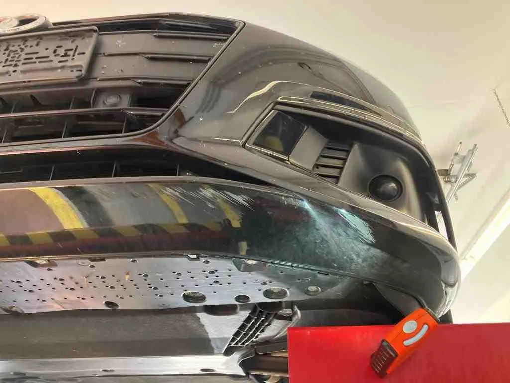 Audi A4 — Para-choques dianteiro