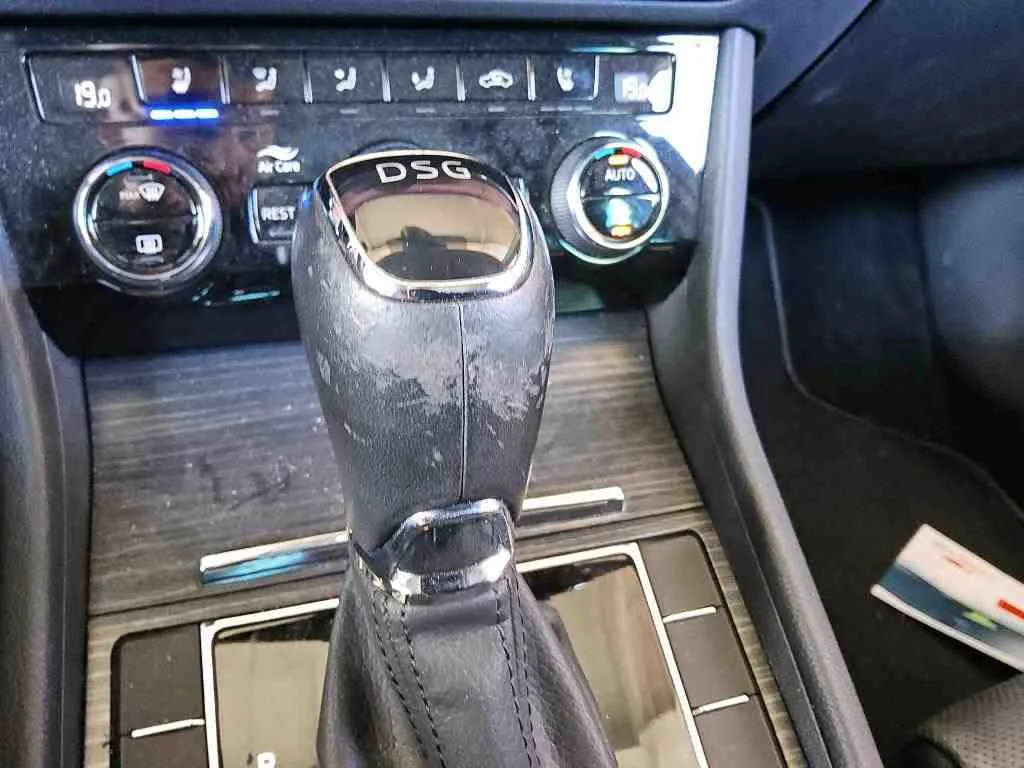 Skoda Superb — Manípulo da alavanca de velocidades